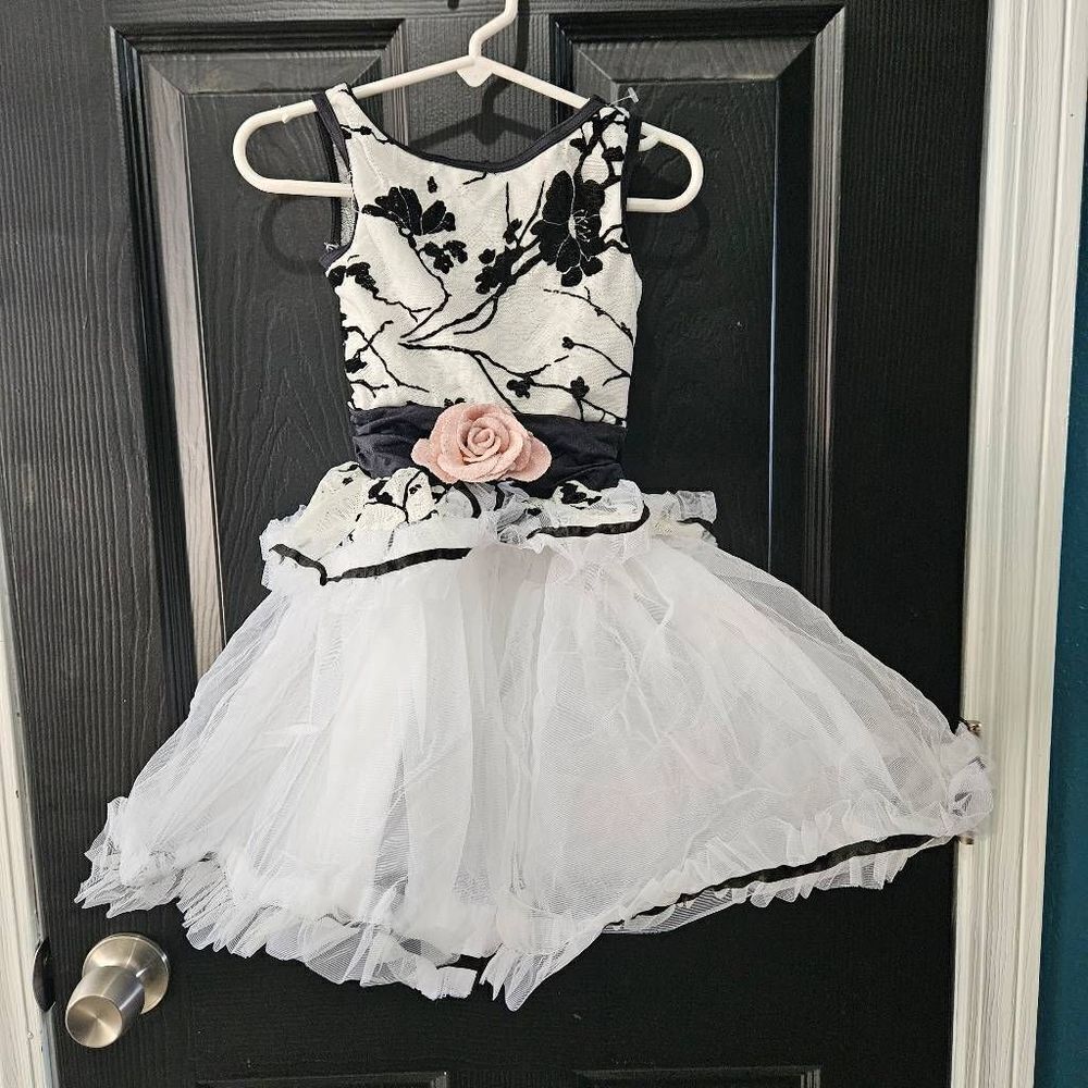 Weissman NWOT child extra small gorgeous floral white black dance costume jazz t